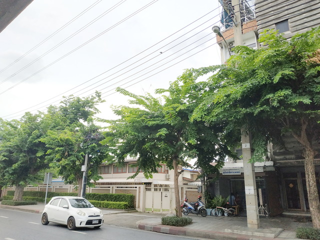 ขาย ตึกแถว-อาคารพาณิชย์ เหมาะทำตึกแถวปล่อยเช่ารายวัน good-for-Airbnb-daily-rentals, ฝั่งธนใกล้BTS Office-and-Airbnb-investment-BangPhlat-BAngkok, อาคารพาณิชย์ทำเลทอง-บางพลัด