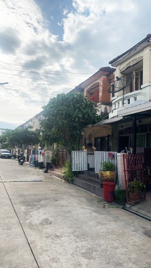 ขาย ทาวน์โฮม ทาวน์โฮมขายถูก ขายถูกบ้านมือสอง สามพรานนครปฐม หมู่บ้านบุศรินทร์ กระทุ่มล้ม